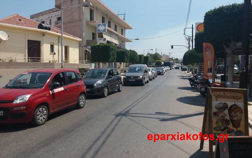 Τεράστιες ουρές και μποτιλιάρισμα στο δρόμο προς Ελαφονήσι