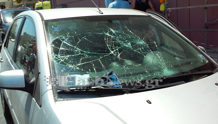 Τροχαίο με τραυματίες σε σύγκρουση αυτοκινήτου με δίκυκλο στα Χανιά (φωτο)