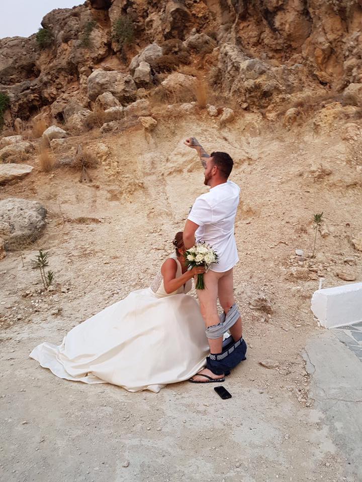 Θα γίνει «μόδα» το... γαμήλιο στοματικό σεξ; Νέο ζευγάρι φωτογραφίζεται επί το έργον