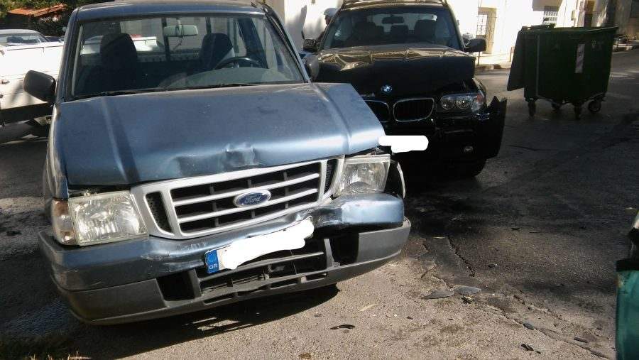 Χανιά: Σοβαρό τροχαίο στα Δικαστήρια - Τραυματίστηκε ο οδηγός αγροτικού (φωτο) 