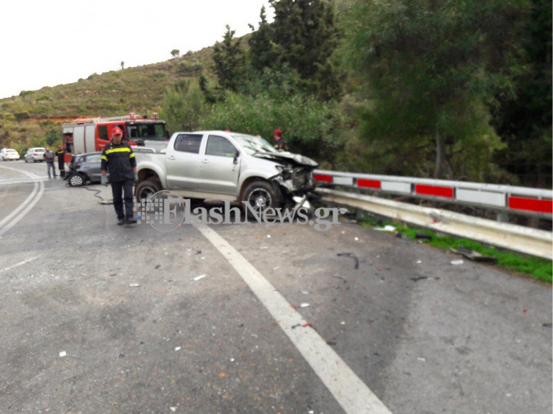 Καραμπόλα στον ΒΟΑΚ με τρία οχήματα - Εγκλωβίστηκαν 2 άτομα - 5 τραυματίες (φωτο)