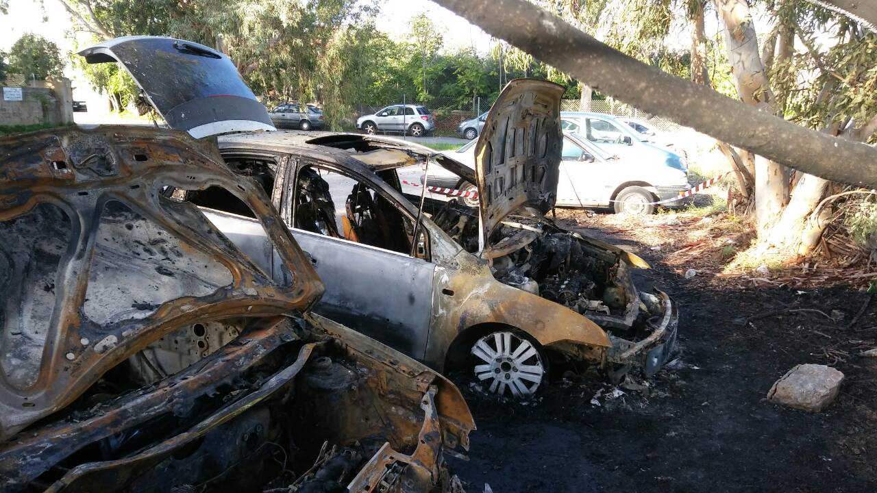 Χανιά: Συναγερμός στην πυροσβεστική για πυρκαγιά σε δύο αυτοκίνητα