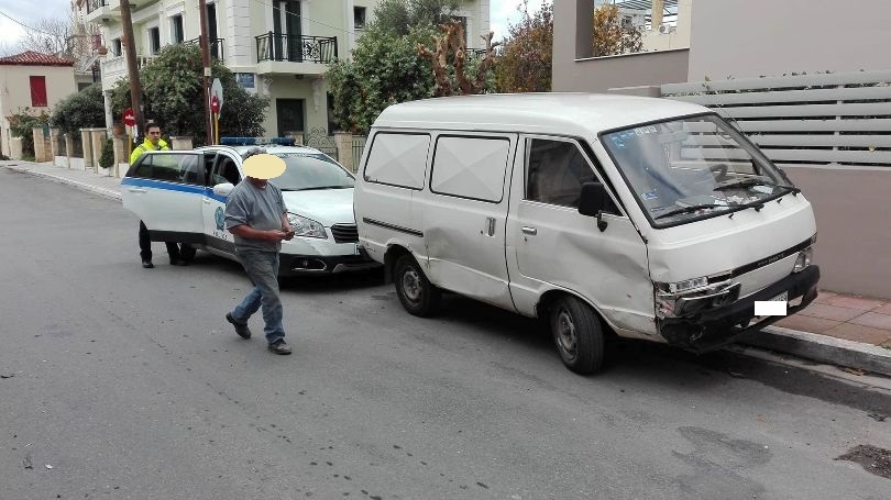 Τροχαίο ατύχημα σε επικίνδυνη διασταύρωση στα Χανιά (φώτο)