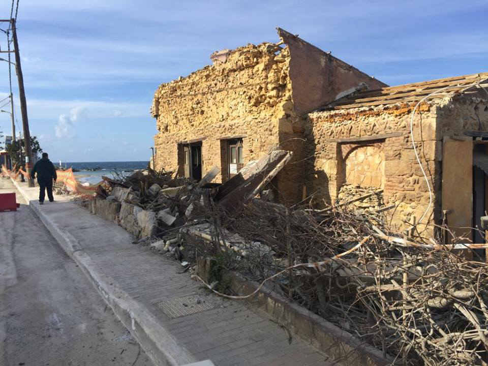 Χανιά: Κατεδαφίστηκε το εστιατόριο Σαλαβαντές από ώρα σε ώρα κατεδαφίζεται και το bamboo