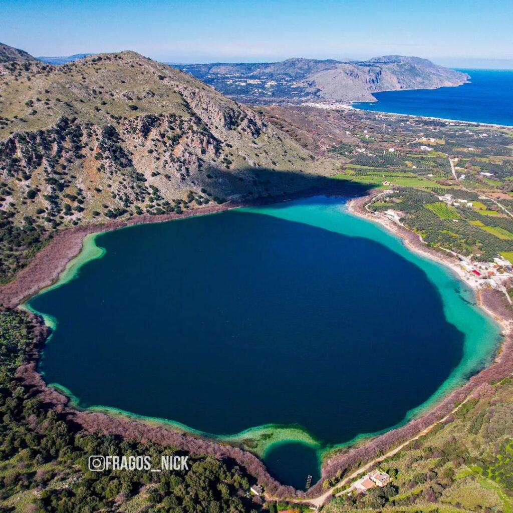 Η λίμνη Κουρνά από ψηλά 