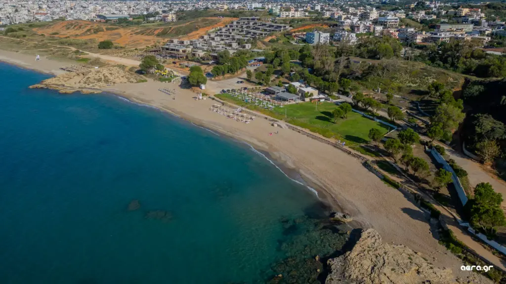 Στο βάθος Κλαδισός / Domes Zeen Chania