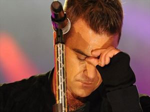 Ξέχασε τα λόγια του τραγουδιού του!