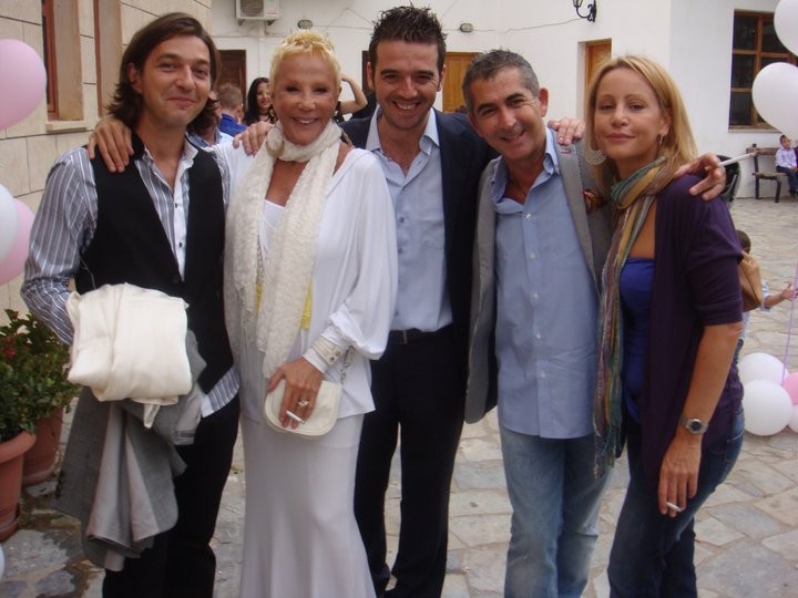 H Ζωή Λάσκαρη νονά στα Ζωνιανά!