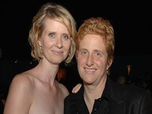 Αγοράκι για την Cynthia Nixon και την Christine Marinoni