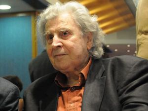 Στο νοσοκομείο μεταφέρθηκε ο Μίκης Θεοδωράκης!