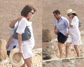 Δείτε την εγκυμονούσα Carla Bruni με φουσκωμένη κοιλίτσα ΚΑΙ μπικίνι!