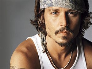 Aποκλειστικό: O Johnny Depp στην Πάρο!