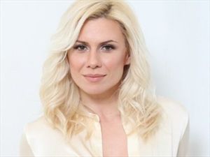 Γέννησε η Κατερίνα Καραβάτου