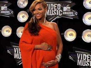 Η Beyonce ανακοίνωσε την εγκυμοσύνη της