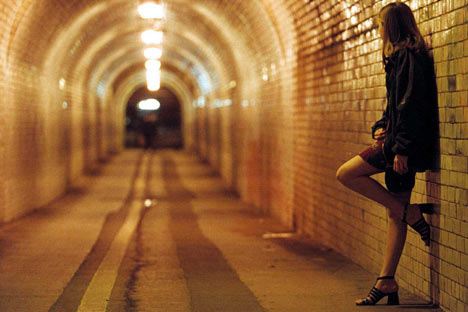 Μαζί με τα ποτά ένας 62χρονος σέρβιρε και γυναίκες στην Σούδα
