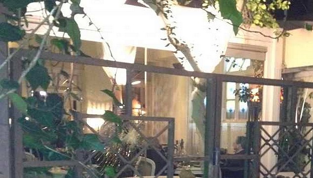 Eπίθεση εναντίον της Ντόρας Μπακογιάννη (video)