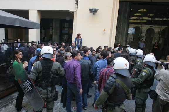 Αγνόησαν τους επίσημους οι μαθητές