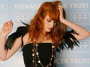 Η Florence Welch βοηθάει παιδιά με καρκίνο