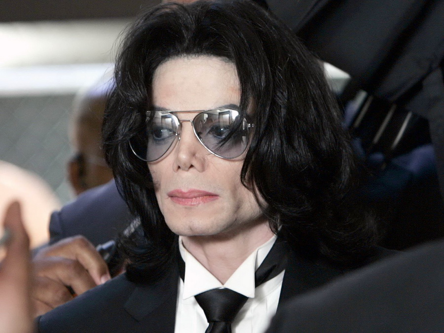 Michael Jackson: είχε πάει με την Pamela Anderson και είχε βάλει να σκοτώσουν τον αδερφό του!