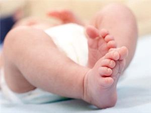 Ξέχασε το μωρό της στην οροφή του αυτοκινήτου!