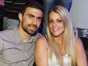 Παντρεύεται ο Μανιάτης! Κουμπάρος ο Χολίδης!