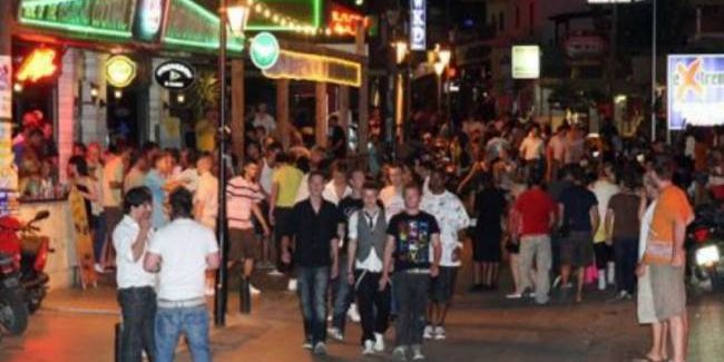 Τουρίστες έσπειραν τον τρόμο στην Κρήτη με δανεικό ταξί