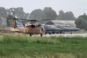 Αναστάτωση έξω από την 115 Πτέρυγα Μάχης