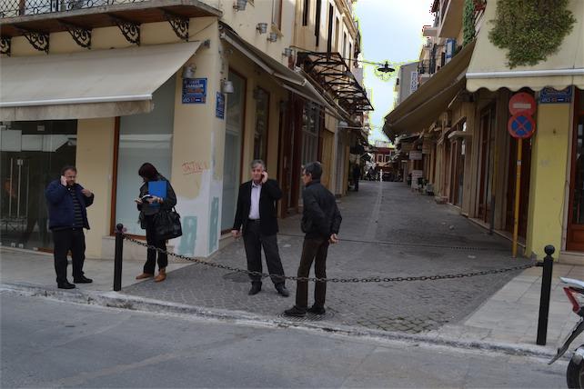 Στην παλιά πόλη των Χανίων κολονάκια αντί αλυσίδων