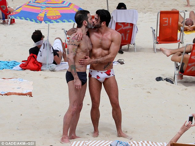 Καυτά φιλιά και αγκαλιές για τον Marc Jacobs και τον porn star φίλο του