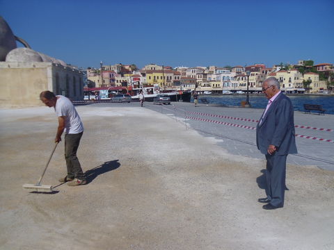 Εργασίες επίστρωσης στην πλατεία του πρώην Λιμενικού Περιπτέρου: Από το Δήμο Χανίων