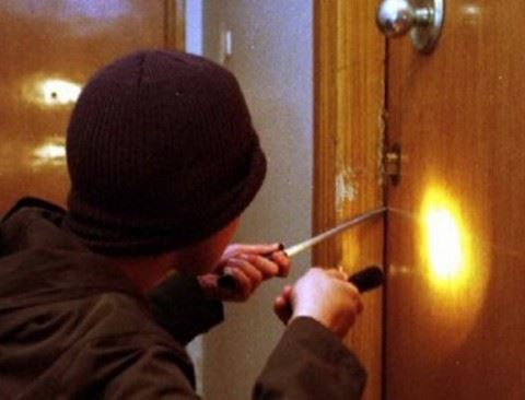 Επάγγελμα - διαρρήκτης στα Χανιά: Δύο άτομα είχαν ρημάξει σπίτια, καταστήματα και αυτοκίνητα