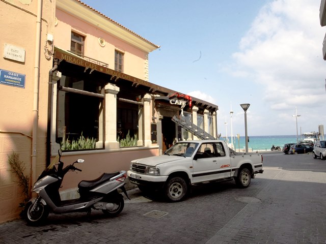 Φωτιά, τα ξημερώματα, στο Mirage cafe bar