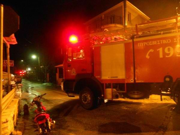 Άρπαξε φωτιά η τουαλέτα κατοικίας στα Περιβόλια