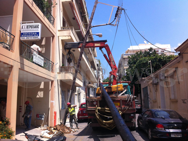 Παραλίγο να πέσει στύλος της ΔΕΗ στο κέντρο των Χανίων