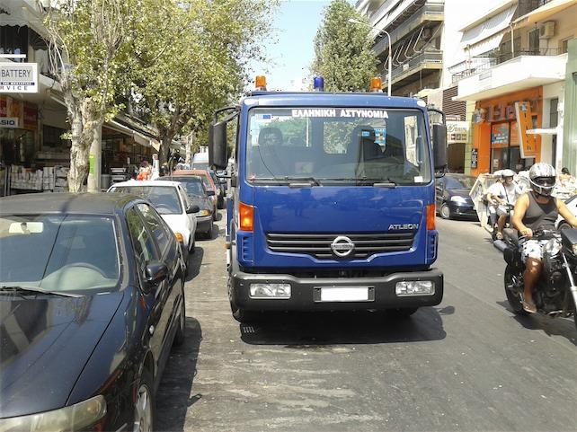 O γερανός της Τροχαίας στους δρόμους των Χανίων!