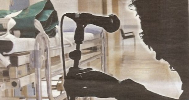 Πασίγνωστος Έλληνας τραγουδιστής στο νοσοκομείο λόγω… σεξουαλικού βοηθήματος