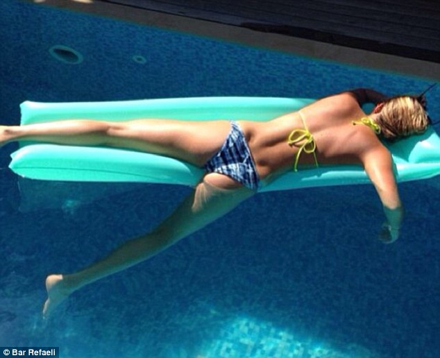 Η Bar Refaeli ανεβάζει τη θερμοκρασία στο Instagram!