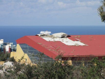 Χανιά: «Δώστε μας το κολυμβητήριο και αναλαμβάνουμε την αποκατάσταση»