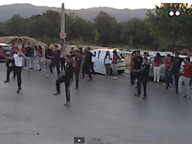 Ένας αλλοιώτικος χορός από την Κρήτη - ύμνος στη ζωή (βίντεο)