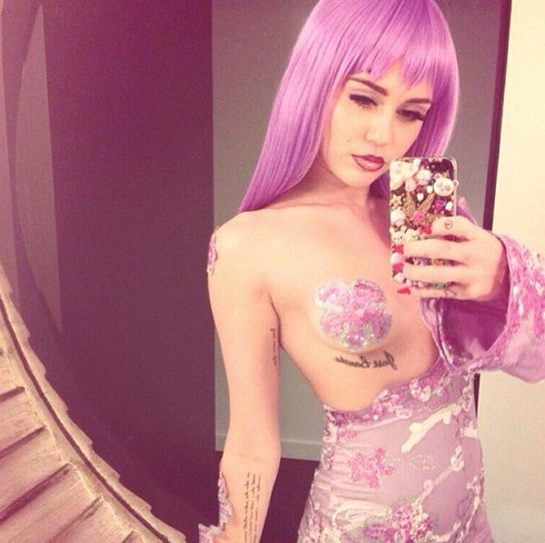 Μiley Cyrus: Προκλητική ξανά λόγω... Halloween