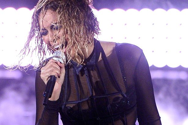 Χαμός με το nip-slip της Beyonce στα Grammy (video)