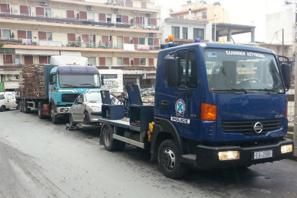 Γαϊδουρίστας στα Χανιά πάνω στον… γερανό