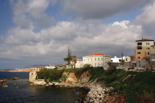 Χανιά: Βούτηξε με το μηχανάκι σε ύψωμα στη Χαλέπα