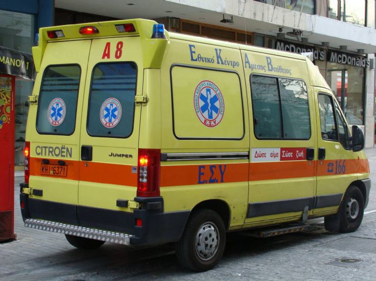 Σύγκρουση δικύκλου με περιπολικό στα Χανιά - Στο Νοσοκομείο δύο άτομα