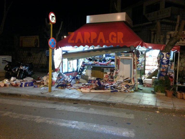 Αμάξι έπεσε σε περίπτερο στα Χανιά - Κινδύνεψε ο υπάλληλος
