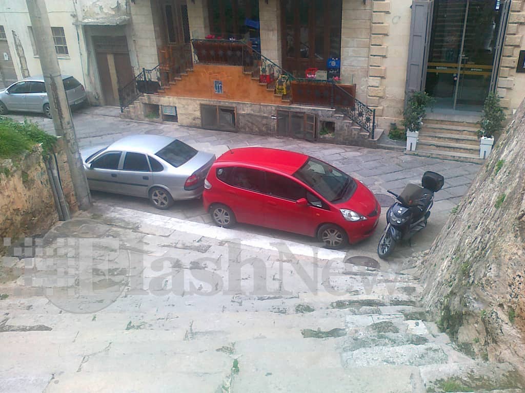 Χανιά: Οι γαιδουρίστες ενώθηκαν για να κλείσουν την διέλευση των πεζών στο παλιό λιμάνι!