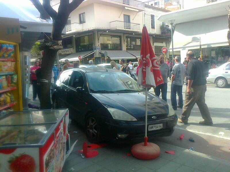 Τροχαίο μετά από παραβίασε προτεραιότητα στο κέντρο των Χανίων (φώτο)