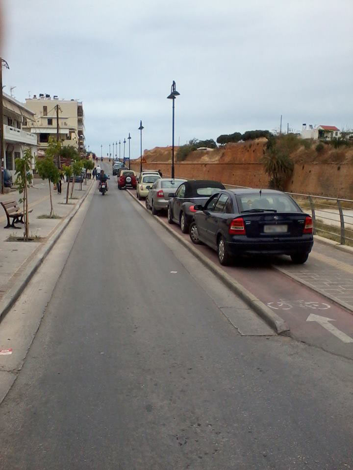 Ο ποδηλατοδρόμος στα Χανιά που έγινε parking!