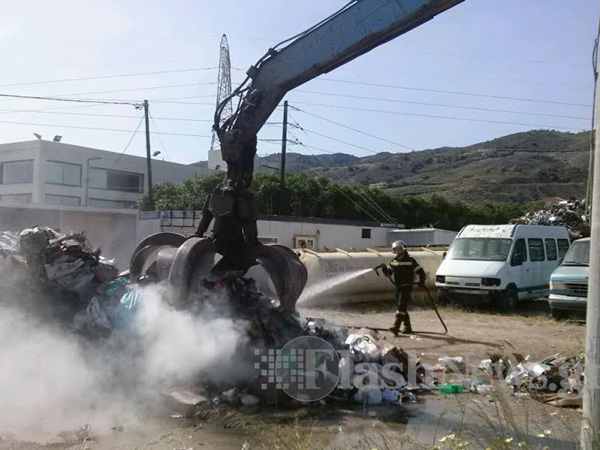 Χανιά: Φωτιά σε απορριμματοφόρο εν κινήσει στην Εθνική Οδό (φωτο)