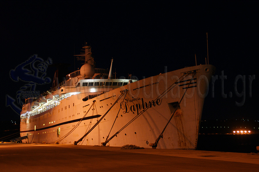 Τελικά το κρουαζιερόπλοιο φάντασμα φεύγει από το λιμάνι της Σούδας
